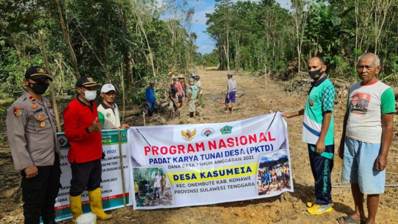 Pemdes Kasumeia Kerja Jalan Industri 450 Meter Melalui Program PKTD