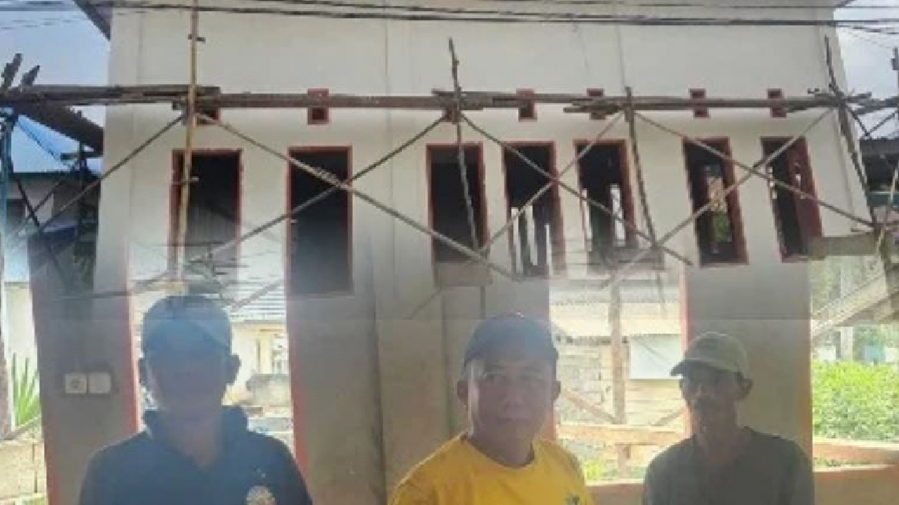 Kepala Desa Paku Asmun Barli Aplikasikan Dana Desa ke Pembangunan Sanggar Seni