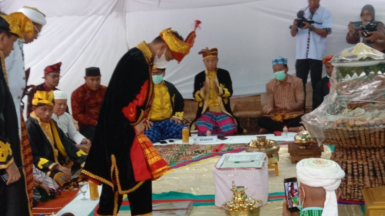BEKAS TELAPAK KAKI KETIGA TOKOH INI MENANDAI EKSISTENSI ADAT BUDAYA DESA KULATI TOMIA TIMUR