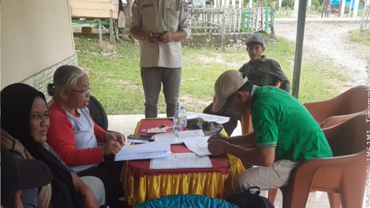 Ketua Kelompok Tani samaturu Desa Tetelupai Bapak Nasrudin hari ini menandatangani MOU program peremajaan tanaman kakao
