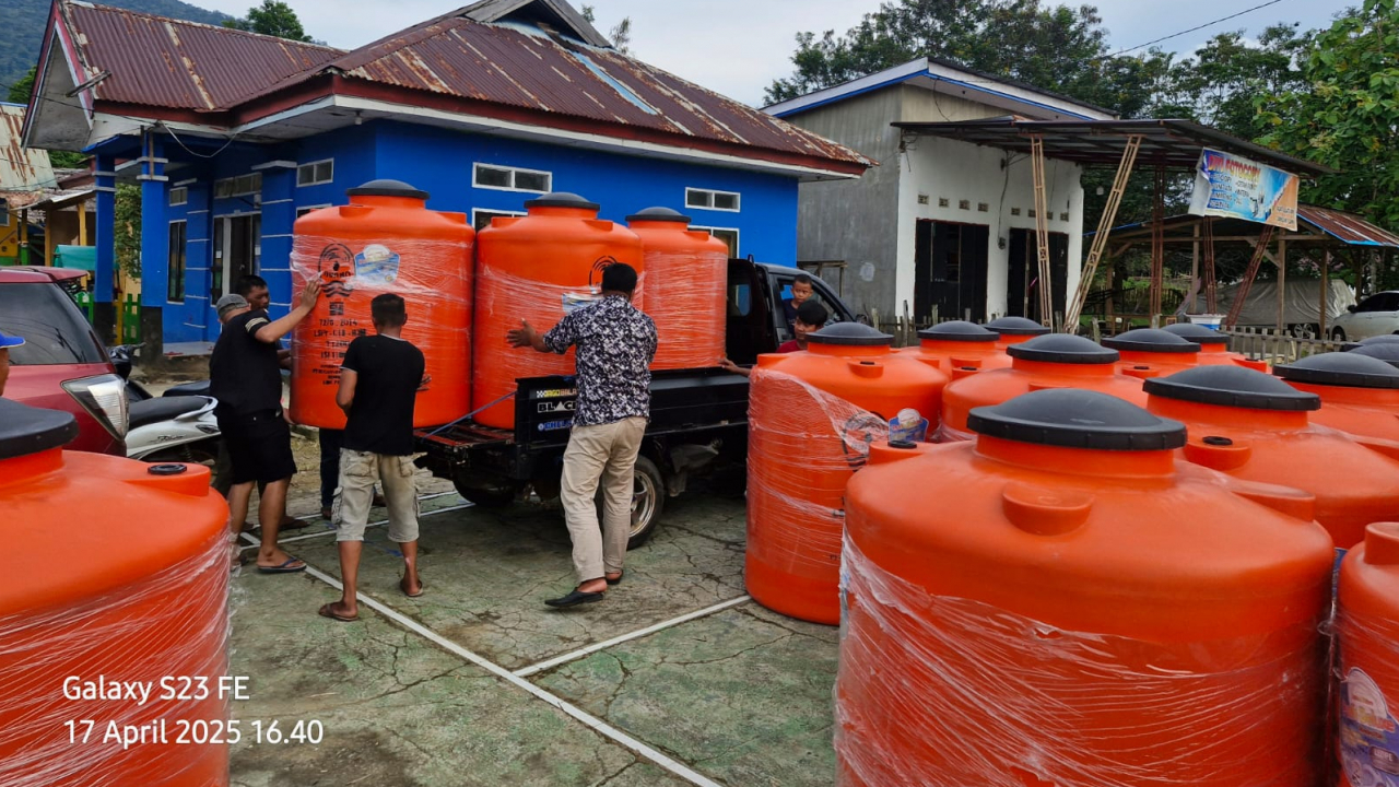 Program Pembagian Bantuan Tower 1200 Liter Dengan Jumlah Penerima 20 Orang
