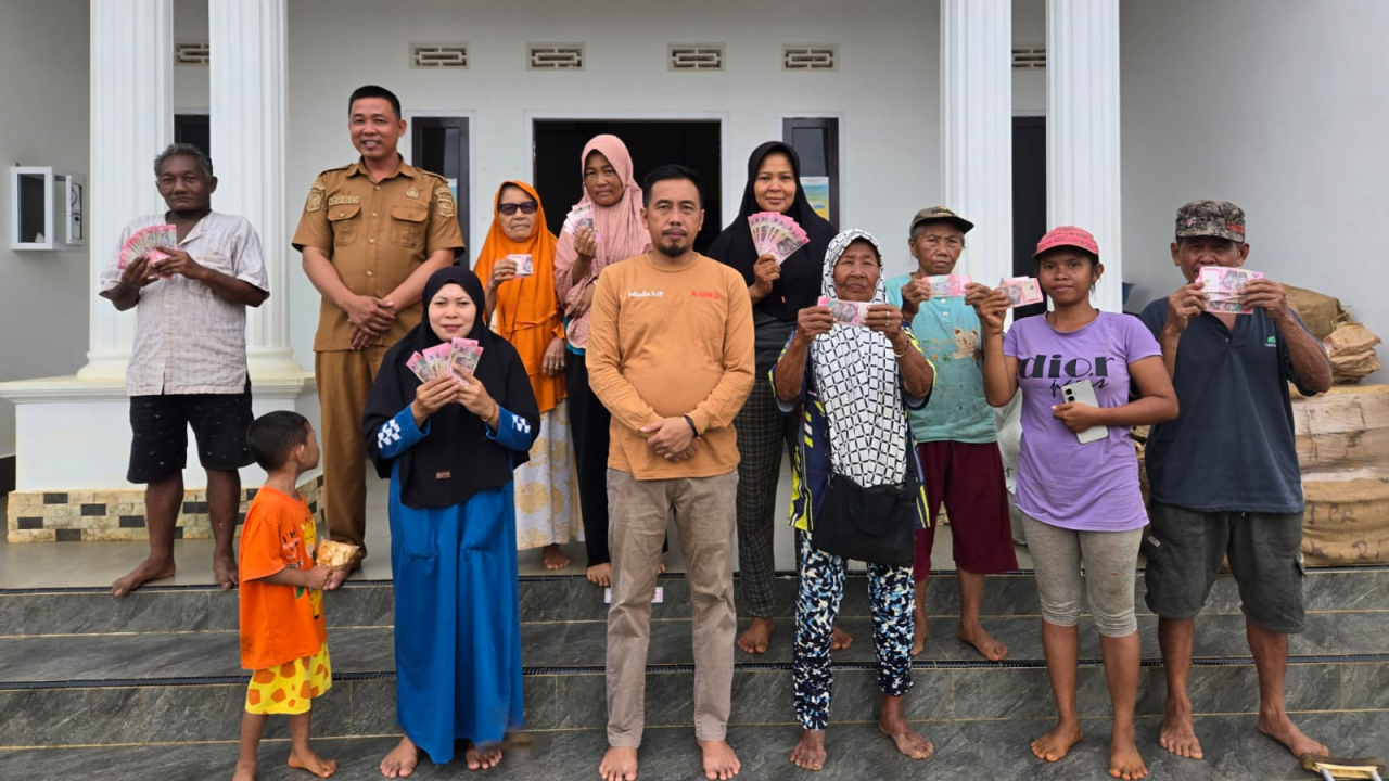 BLT Akhir Tahun: Desa Tambakua Beri Bantuan ke 22 Warga