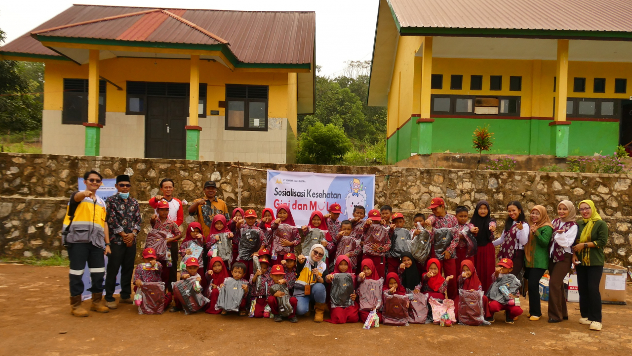 Wujudkan Generasi Cerdas dan Sehat, PT Kembar Emas Sultra Salurkan Bantuan Sarana Pendidikan dan Penyuluhan Kesehatan di SDN 06 Landawe
