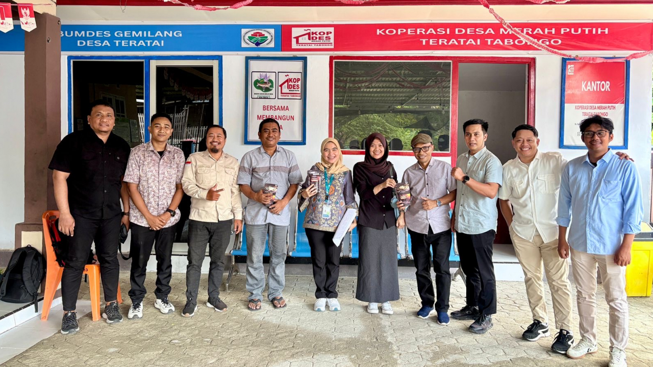 Kunjungan dari Sesdep Pengawasan Kemenkop serta Tenaga Ahli Kemenkop, PMO Propinsi untuk diskusi dengan Pengurus dan Pengawas KDMP Teratai Tabongo serta peninjauan Usaha Kopdes.