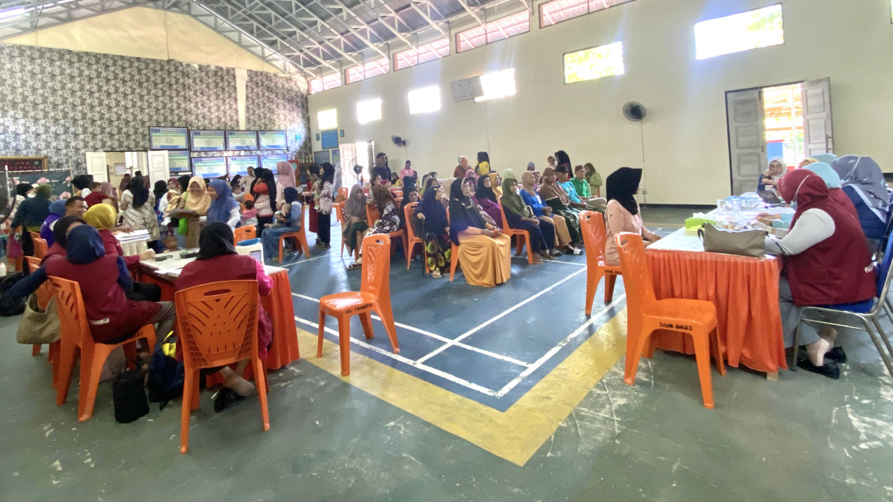 Desa Teratai, Kabupaten Gorontalo – Warga Desa Teratai, Kecamatan Tabongo, menunjukkan antusiasme tinggi dalam mengikuti kegiatan Pos Pelayanan Terpadu (Posyandu) yang diselenggarakan pada bulan November ini