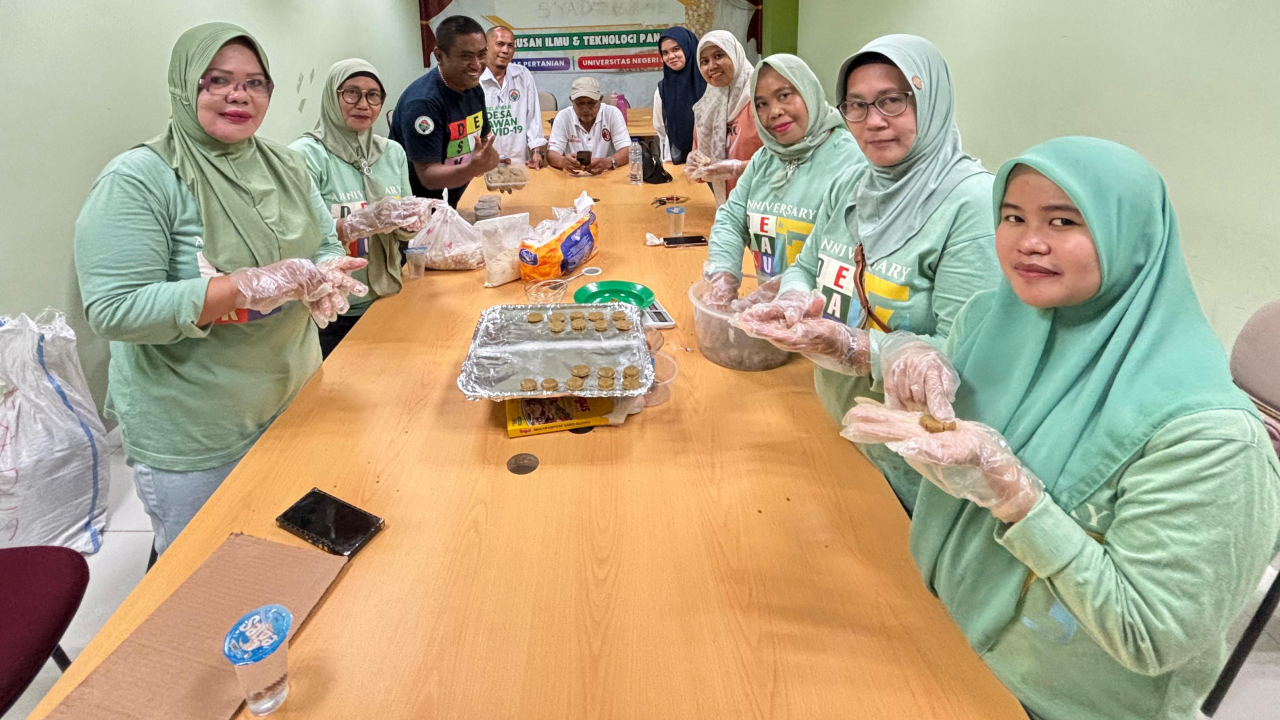 TP PKK Teratai Belajar Bikin Biskuit Teratai