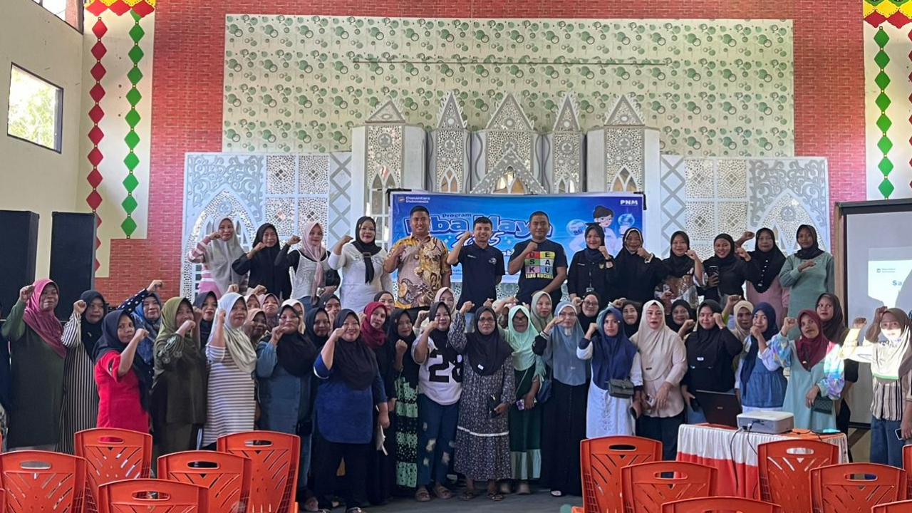 Kepala Desa Teratai Menghadiri Sosialisai progaram Mba Maya, PNM Cabaang Manado Bekerja Sama Dengan Mhasiswa HMJ, Yang Dilaksanakan Di Gedung KESENIAN DAN OLAHRAGA Desa Teratai