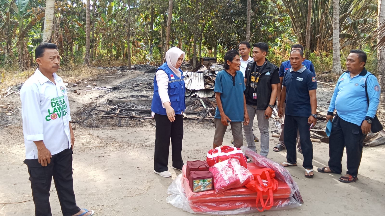 Korban Kebakaran di Desa Teratai Terima Bantuan semntara dari Dinas Sosial Kab. Gorontalo