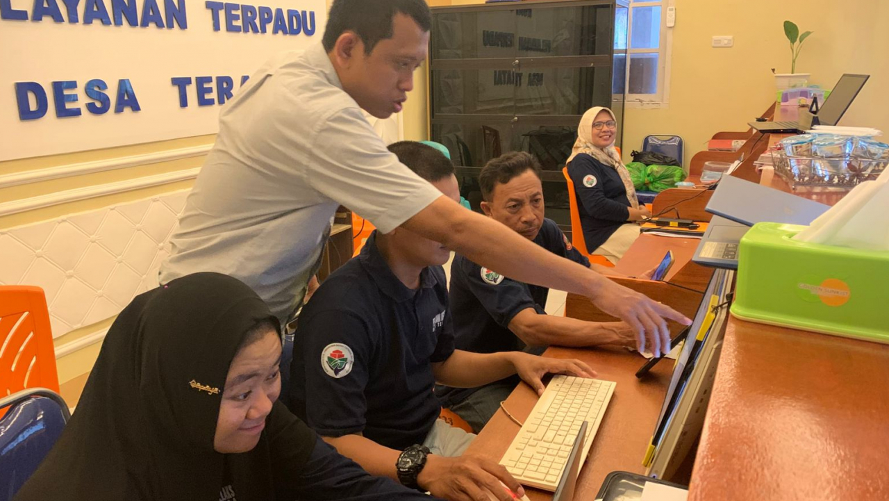 Peningkatan Kapasitas Aparatur Desa Melalui Bimtek Digitalisasi Desa di Desa Teratai