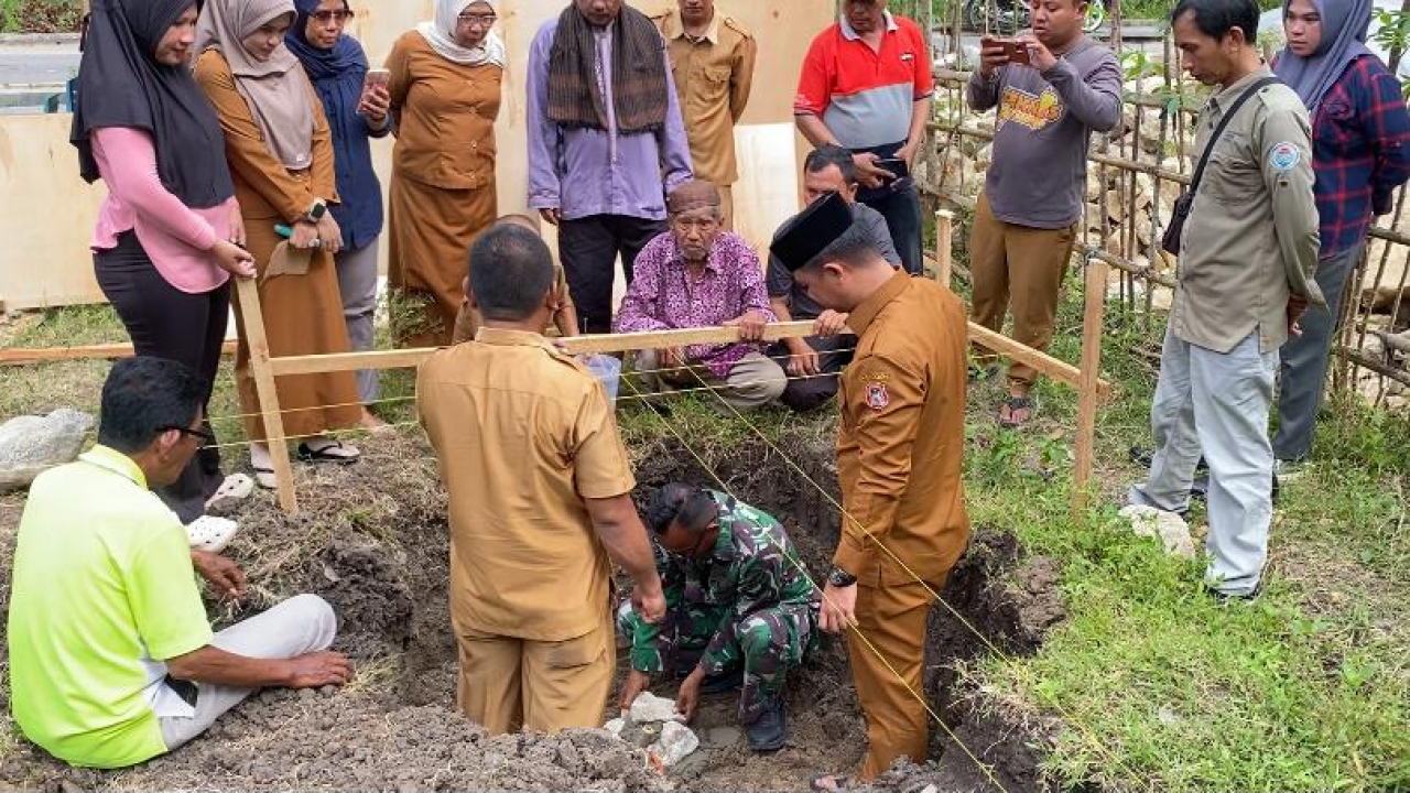 Peletakan Batu Pertama Pembangunan Kantor Koperasi Desa Merah Putih Teratai Tabongo