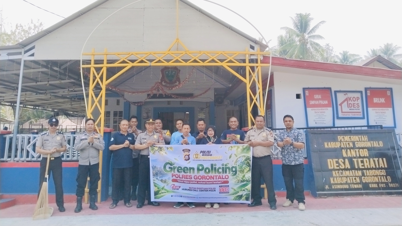 Melalui Giat Green Policing, Masyarakat dan Aparat Bersinergi Menjaga Kebersihan Lingkungan Kantor Desa Teratai