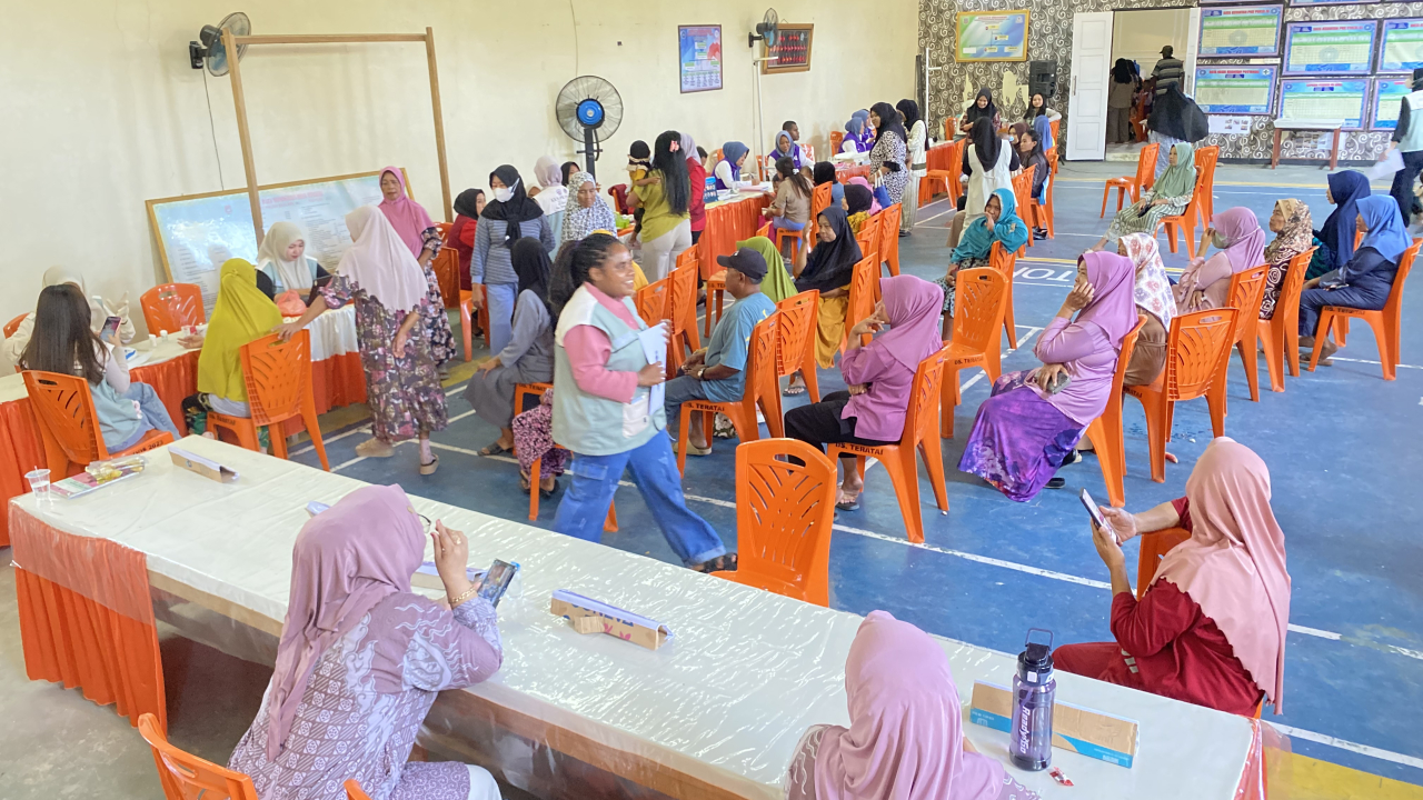 Warga Antusias Ikuti Kegiatan Posyandu Cendrawasih di Sorga, Desa Teratai