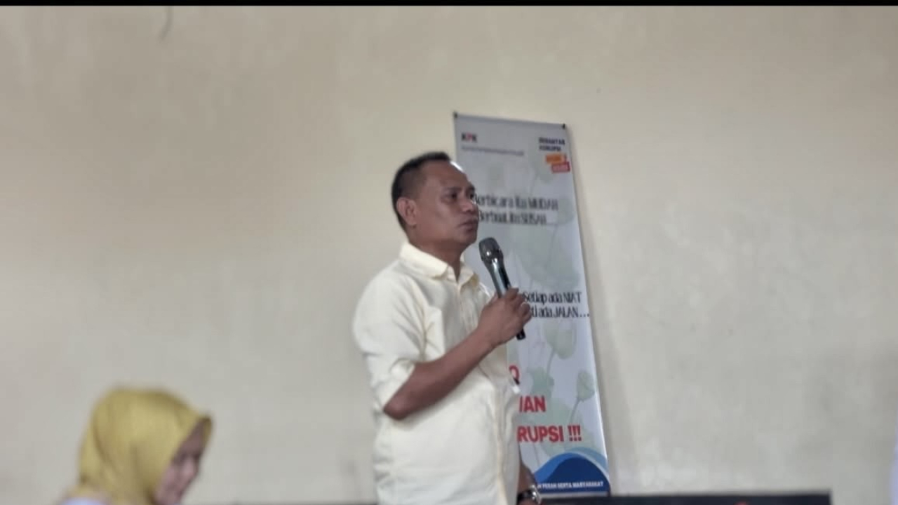 Irwan Dai Serap aspirasi dalam penyerahan bantuan pangan di Desa Teratai