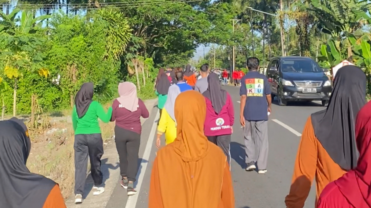 Pemerintah Desa Teratai Dorong Gaya Hidup Sehat Lewat Kegiatan Jalan Sehat