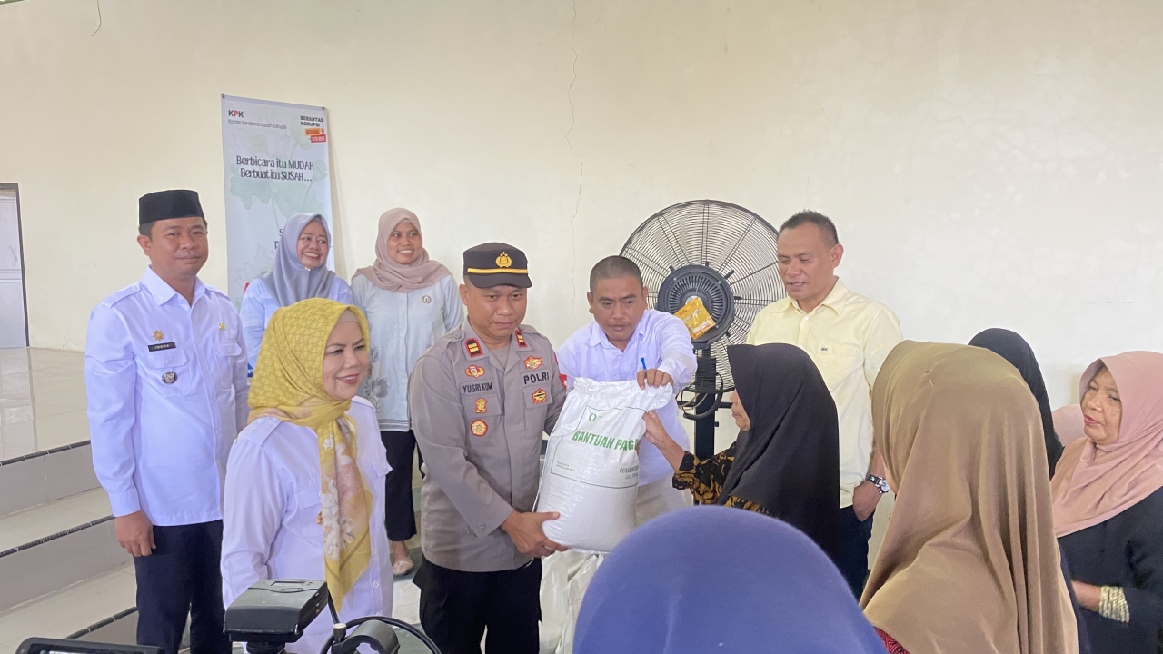Wakil Gubernur Gorontalo Harap Bantuan Pangan di Desa Teratai Disalurkan Tepat Sasaran