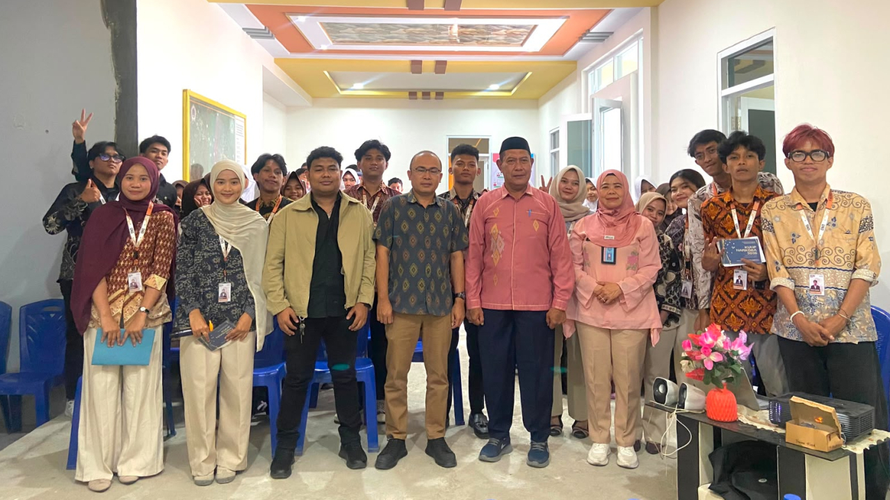 Mahasiswa KKN T 2 UNG Gelar Sosialisasi Hukum Narkotika di Molombulahe, Gandeng BNN dan Libatkan Pelajar SMAN 1 Paguyaman