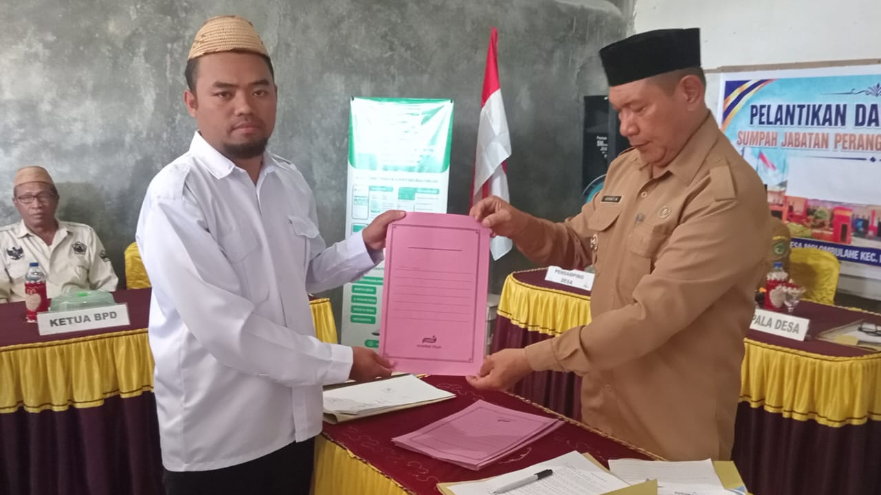 Pemerintah Desa Molombulahe Gelar Pelantikan dan Pengambilan Sumpah Jabatan Sekretaris Desa