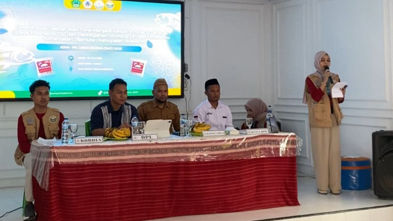 Mahasiswa KKN-PK UNG Sulap Ikan Tuna jadi Keripik Amplang