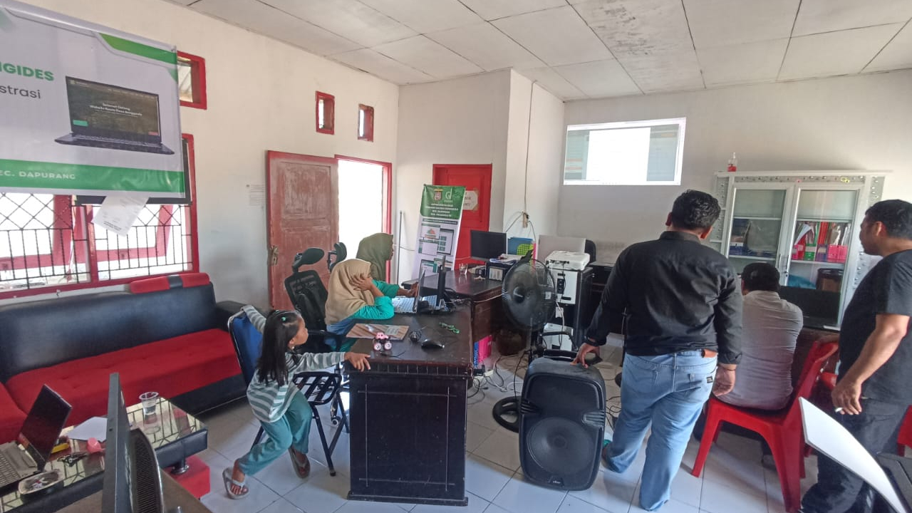 Peningkatan Kapasitas Aparatur Desa Benggaulu Melalui Pelatihan Layanan Digides