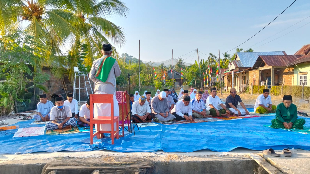Warga Dayanginna Mamuju Gelar Sholat Istisqa Minta Hujan