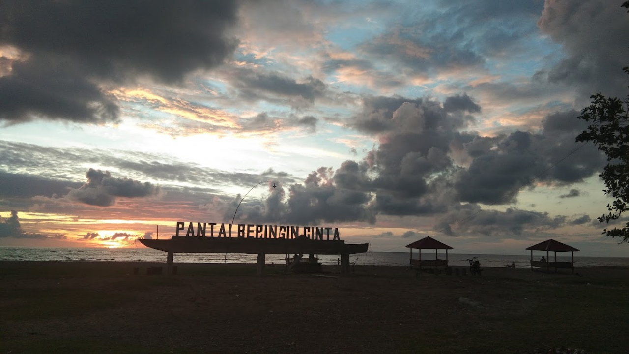 Pantai Beringin Cinta