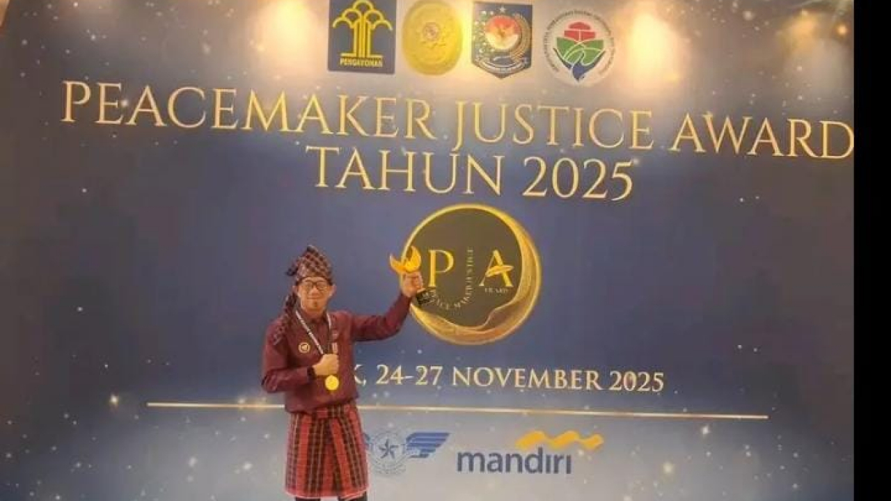 Bupati Mamuju,Ibu Sutinah Suhardi Memberikan Apresiasi Dan Dukungan Penuh Kepada Bapak Kepala Desa Bonda Atas Pencapaian Predikat Tertinggi Dalam Ajang Peacemaker Justice Award(PJA) Tingkat Nasional