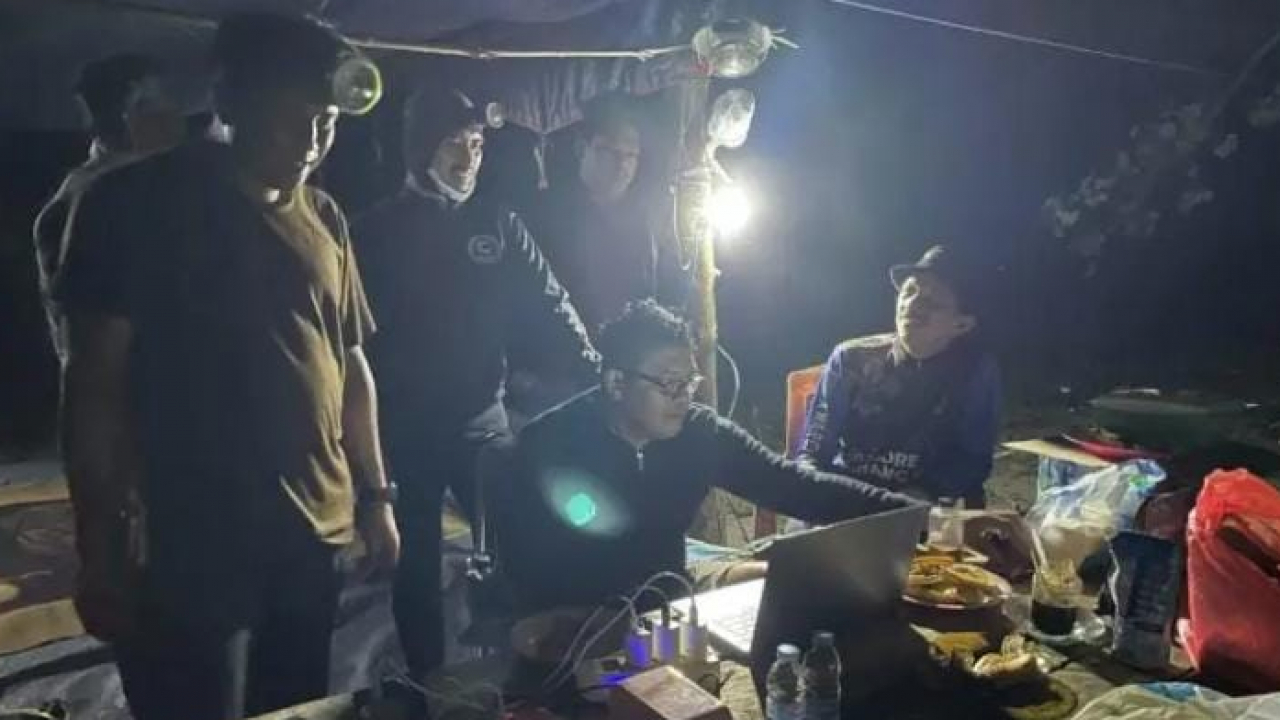 Kadis DKP Sulbar Bersama Kepala Desa Bonda Laksanakan Kegiatan Observasi Maritim Kedalam Laut Dan Pantai Di Desa Bonda