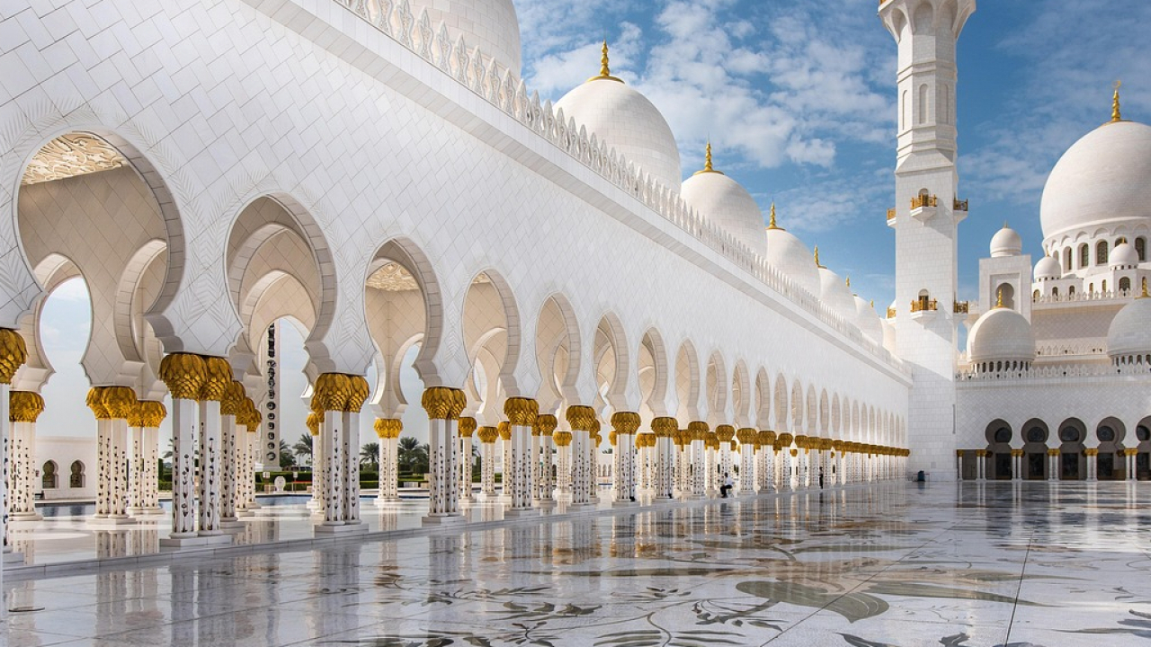 Di Balik Riuhnya Anak-Anak Shalat Tarawih di Masjid adalah Malaikat Kecil Penghuni Masjid
