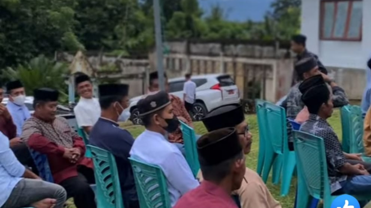 Kunjungan Kerja Safari Ramadhan Pemerintah Kabupaten Mamuju dan Penyerahan Bantuan di Desa Dungkait