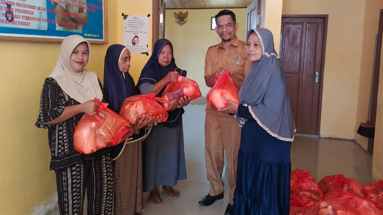 PEMERINTAH DESA DUNGKAIT MENYERAHKAN PAKET SEMBAKO RAMADHAN SEJUMLAH 50 PAKET MENGGUNAKAN DANA BAGI HASIL PAJAK 2026