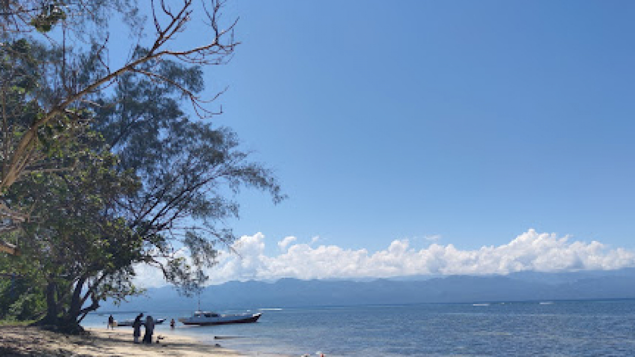 PASIR PUTIH TANJUNG NGALO