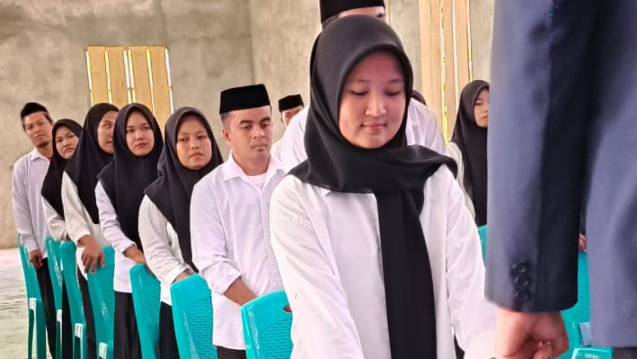 Pelantikan dan Pengambilan Sumpah Anggota KPPS Desa Dungkait untuk Pemilu 2024