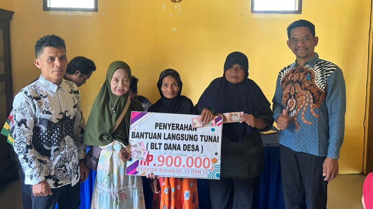 PENYERAHAN BANTUAN LANGSUNG TUNAI BLT-DANA DESA TANGGAL 18 TAHUN 2025 DESA DUNGKAIT