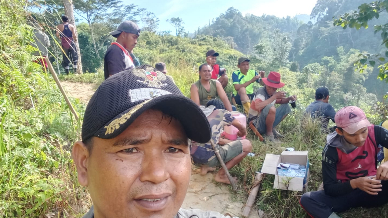Kerja Bakti Rutin di Desa Salu Alo, Kecamatan Mambi, Kabupaten Mamasa