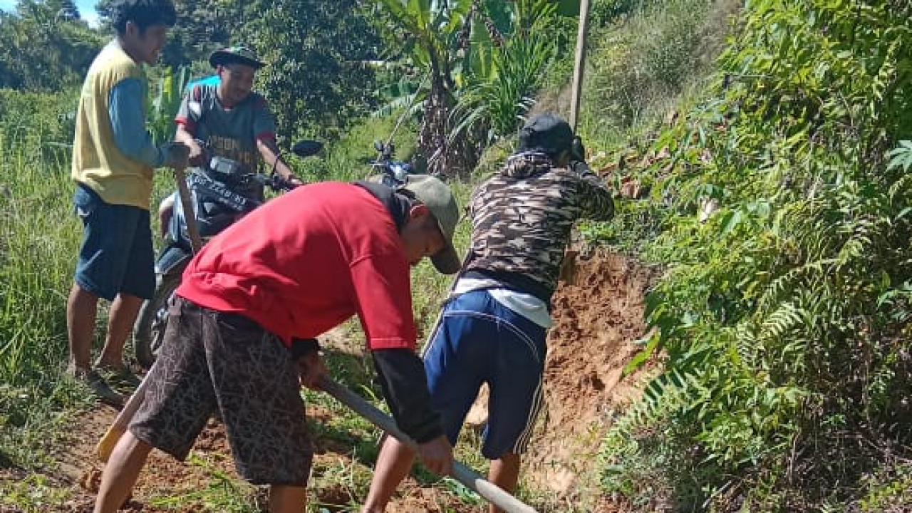 Kerja Bakti di Desa Salu Alo Dukung Anjuran Bupati Mamasa