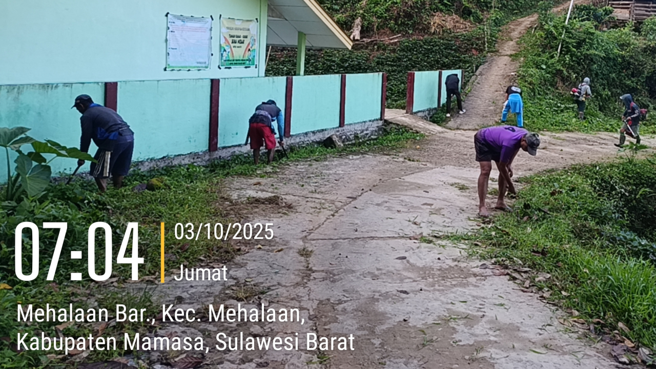 Jumat Bersih: Desa Mehalaan Barat Lebih Asri