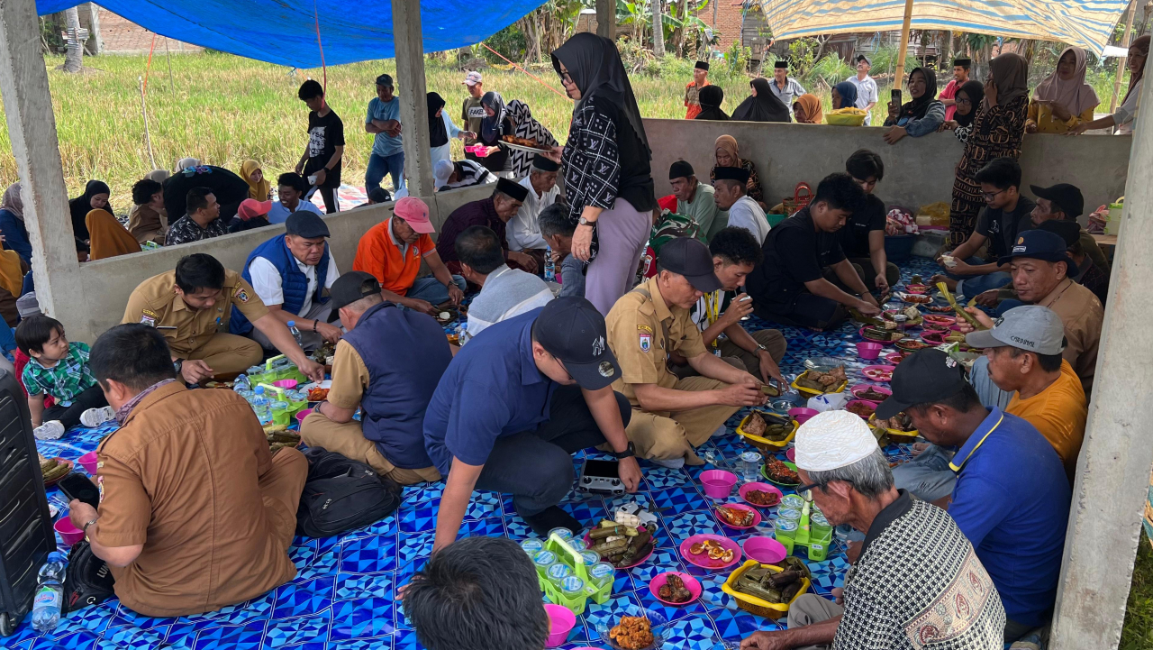 Musyawarah Kelompok Tani dan Syukuran Panen di Sanggar Tani Samaturu Satu: Dihadiri Anggota Komisi 4 DPR RI Sulbar, Evaluasi dan Komitmen Peningkatan Pertanian Katumbangan Lemo