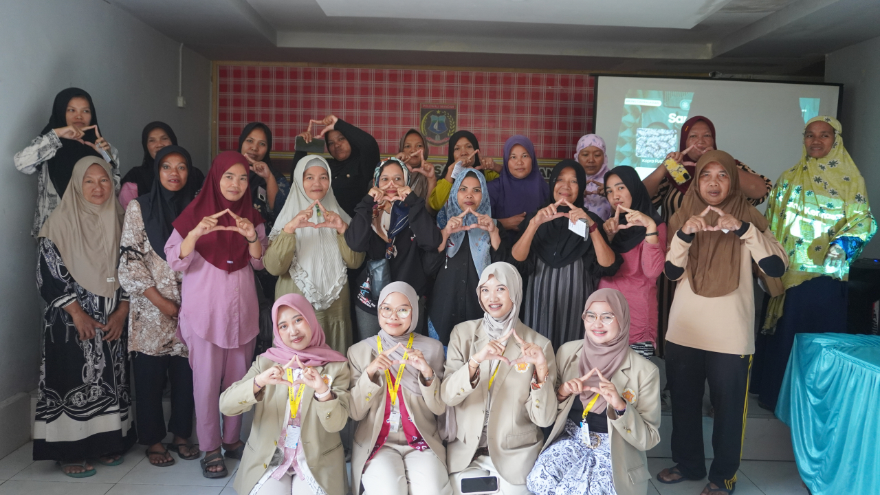 Mahasiswa KKN-PPM UGM Arung Campalagian Dampingi UMKM Katumbangan Tingkatkan Daya Saing Lewat Desain Kemasan dan Pemasaran Digital