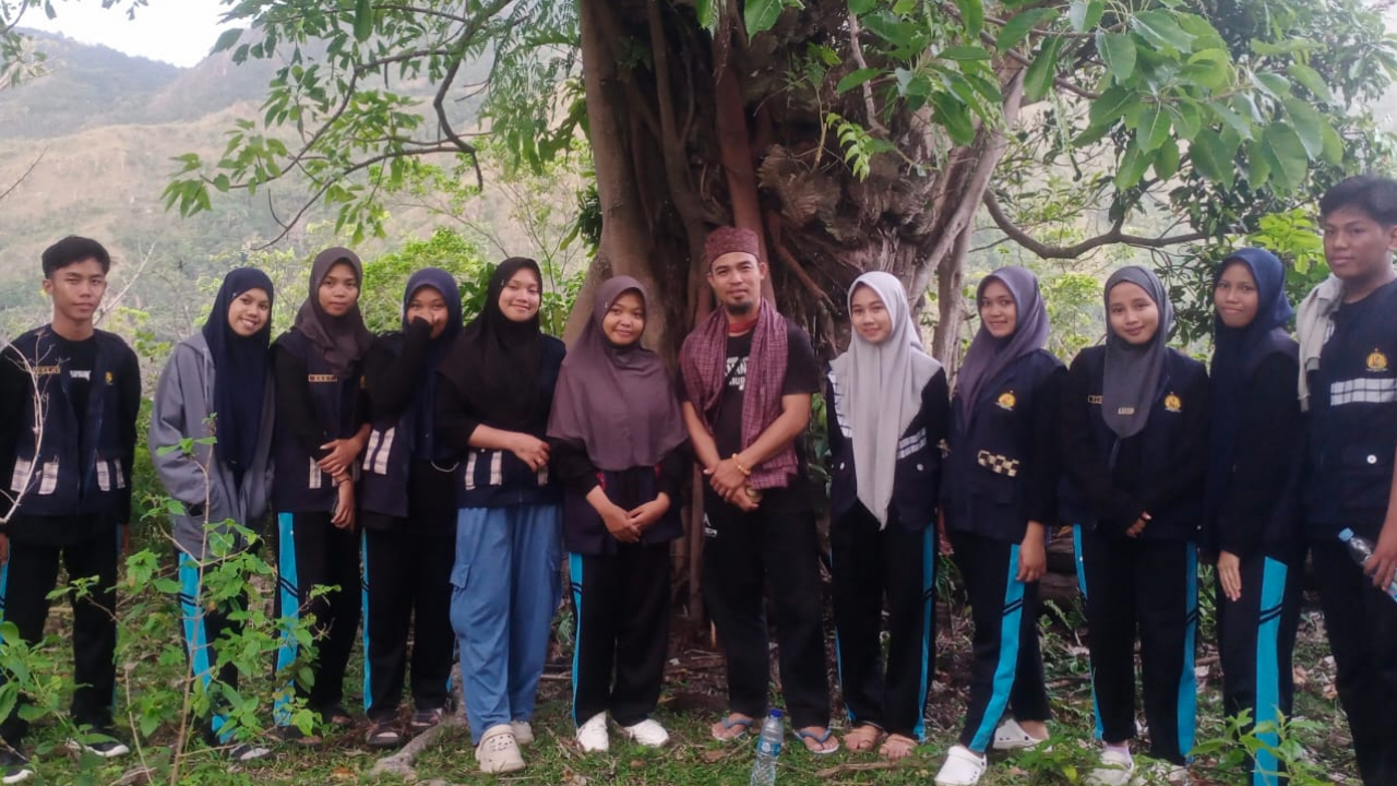 Menyelami Jejak Leluhur di Puncak Adolang, Desa Banua Adolang