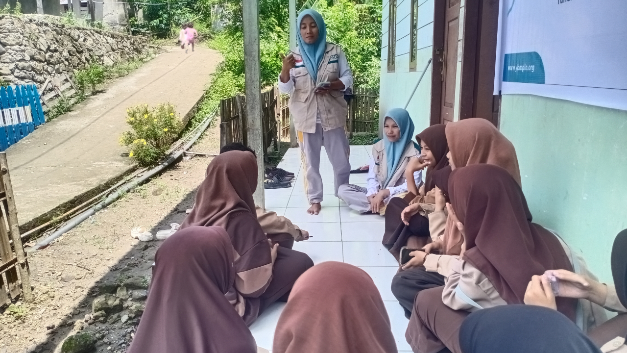 Peningkatan Kesadaran Remaja akan Pentingnya Kebersihan Diri di Desa Banua Adolang