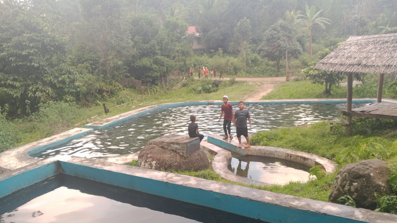 Permanduan Air Panas Makula