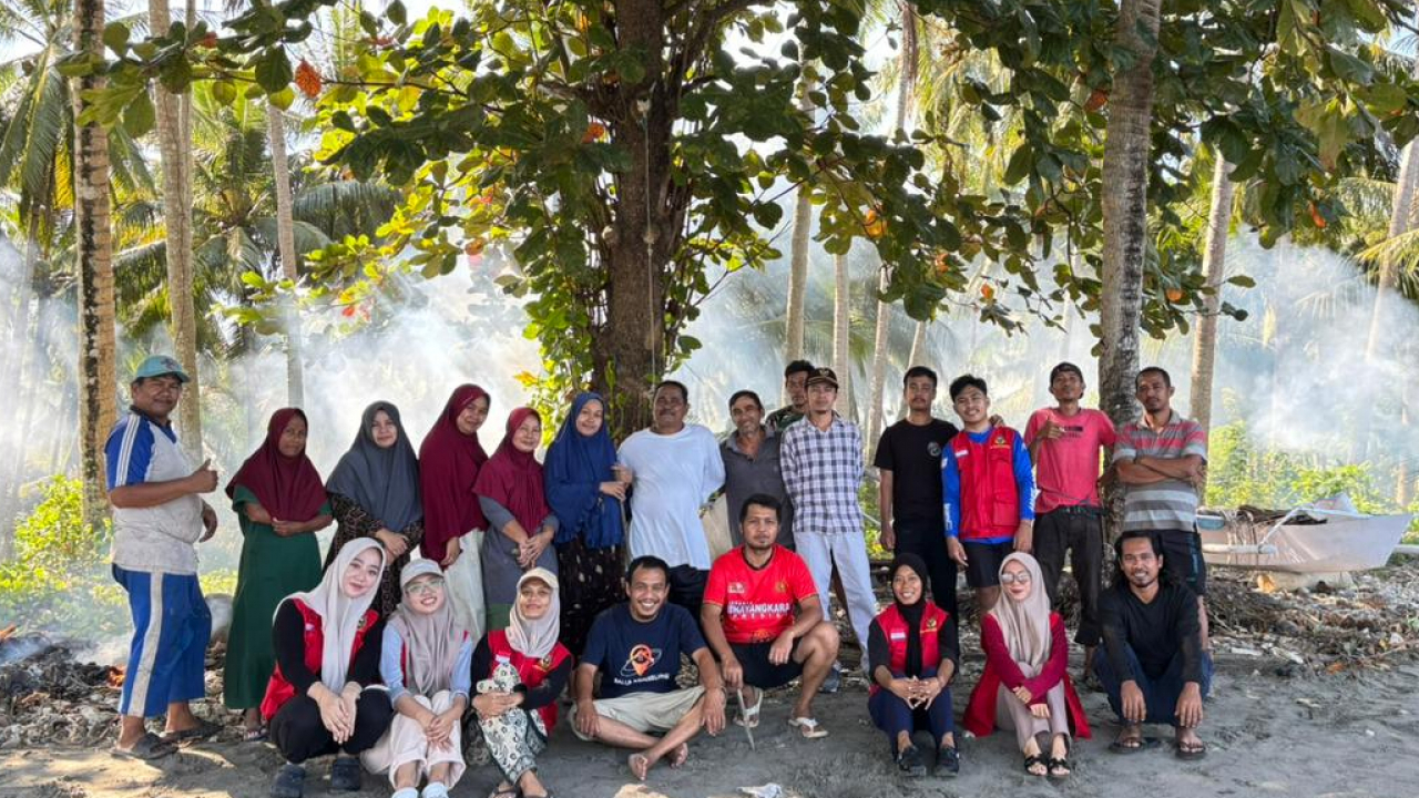 KKNT 114 UNHAS Melaksanakan Program Kerja Mappacingi Biring Bonde di Desa Ulidang