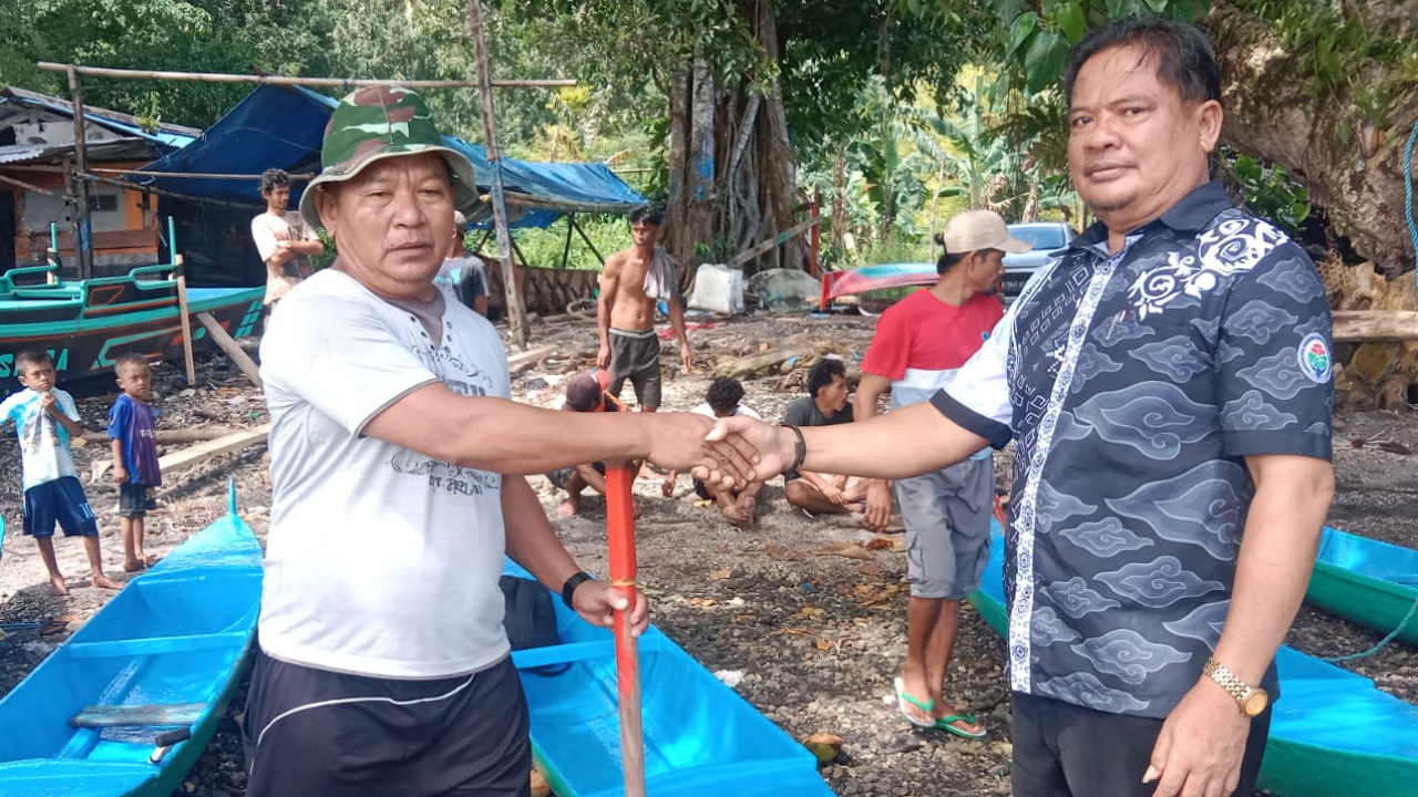 Penyaluran Bantuan Perahu Viber untuk Nelayan di Negeri Walling Spanciby