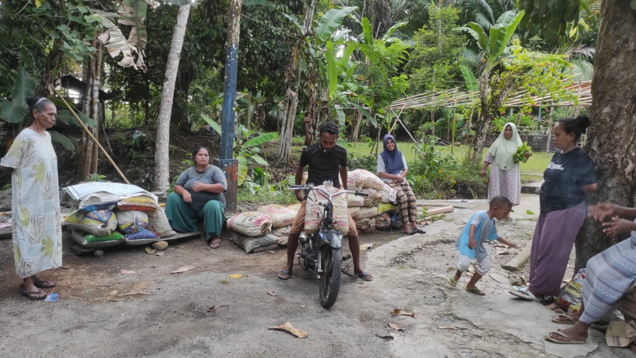 Infrastruktur Negeri Ditingkatkan: Akses Jalan Usaha Tani ( Talud Penahan Tanah)