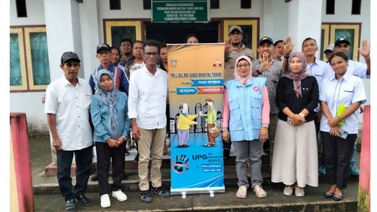 INSPEKTORAT MALUKU TENGAH GELAR PENYULUHAN ANTI-KORUPSI DI NEGERI SIRI SORI AMALATU, DUA NEGERI HADIR.