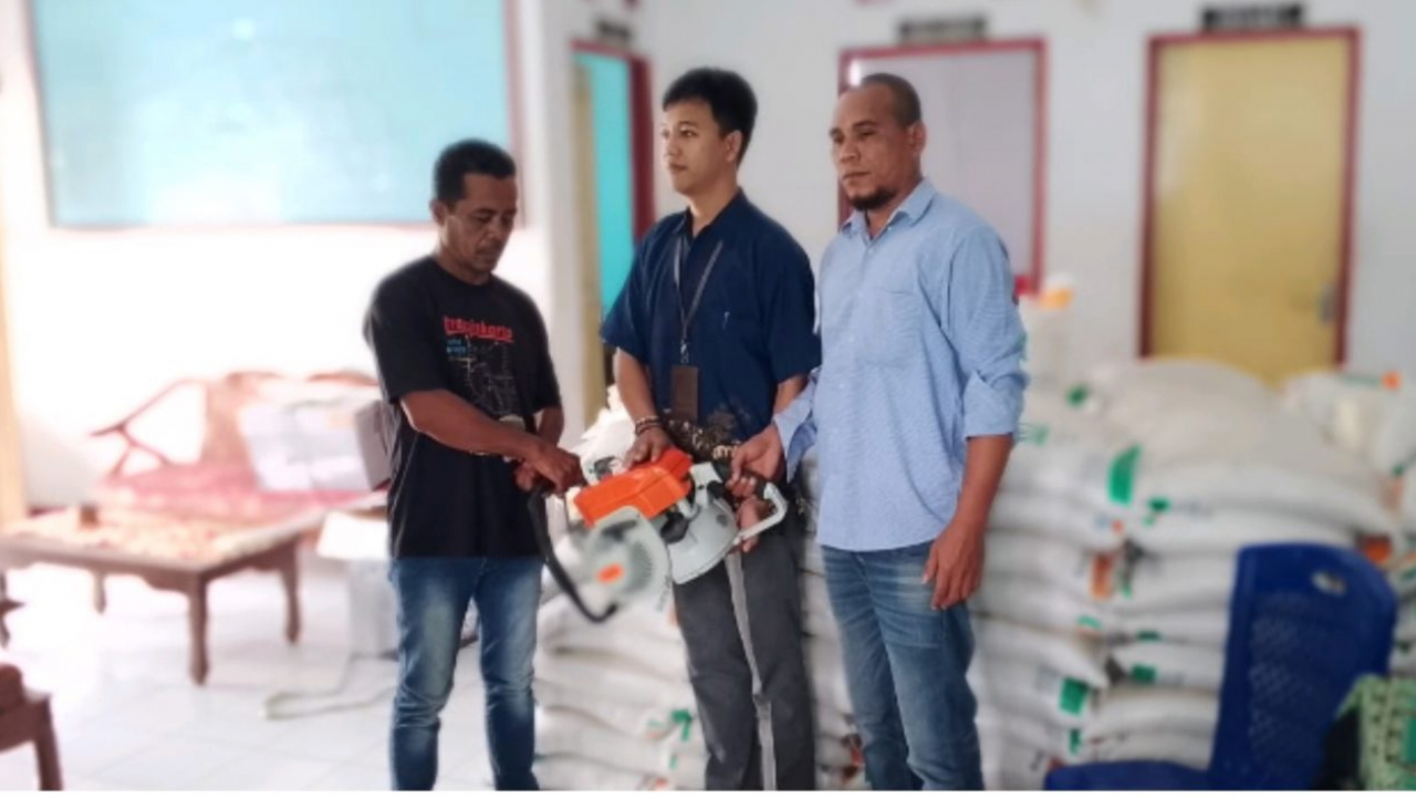 PEMERINTAH NEGERI SIRI SORI AMALATU SERAHKAN BANTUAN MESIN SENSOR KEPADA WARGA