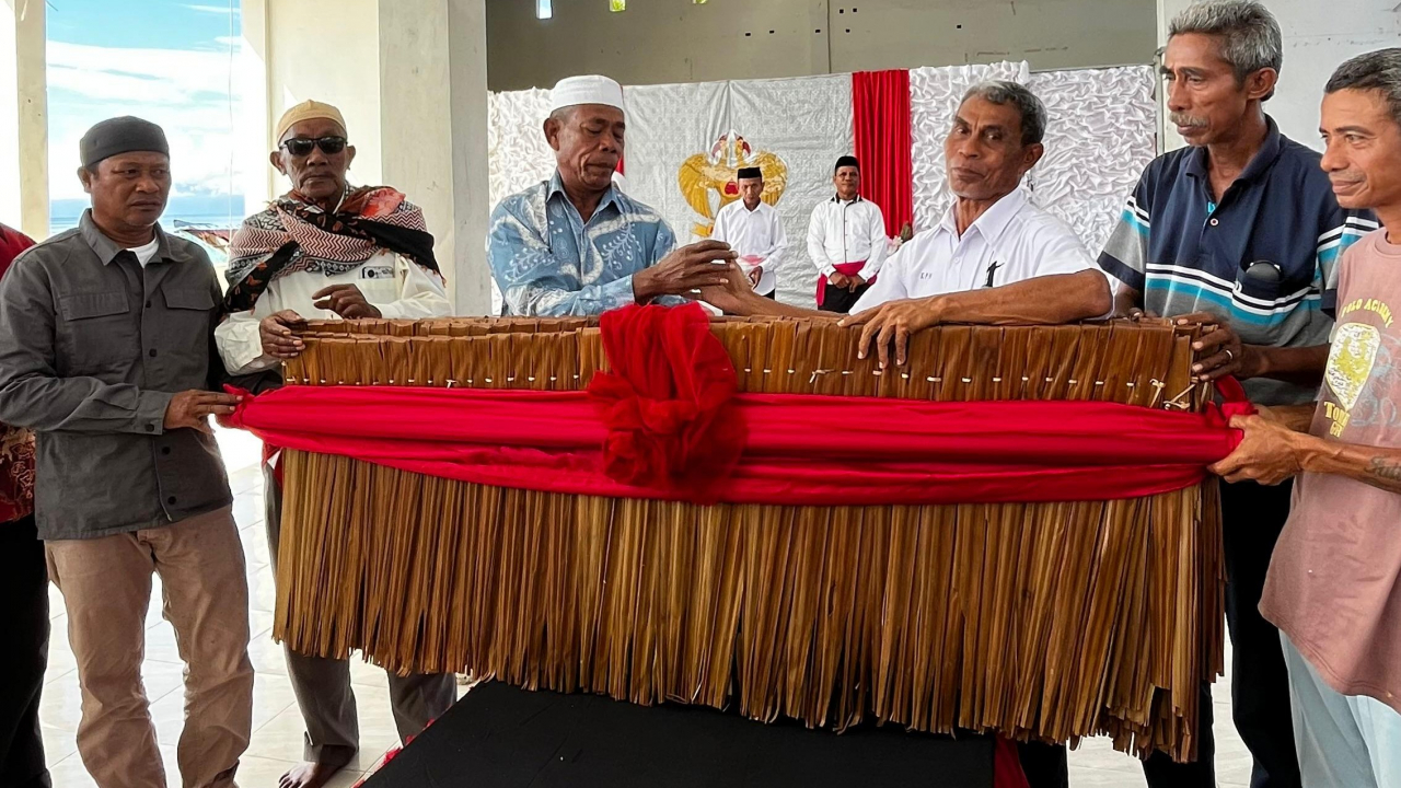 Desa Luhu Sambut Tamu Abubu dalam Pengambilan Baileu