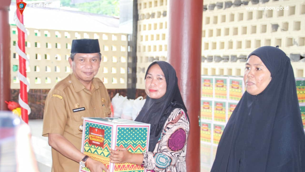 Pemkot Ambon Safari Ramadan di Desa Nania,100 Paket Sembako Disalurkan