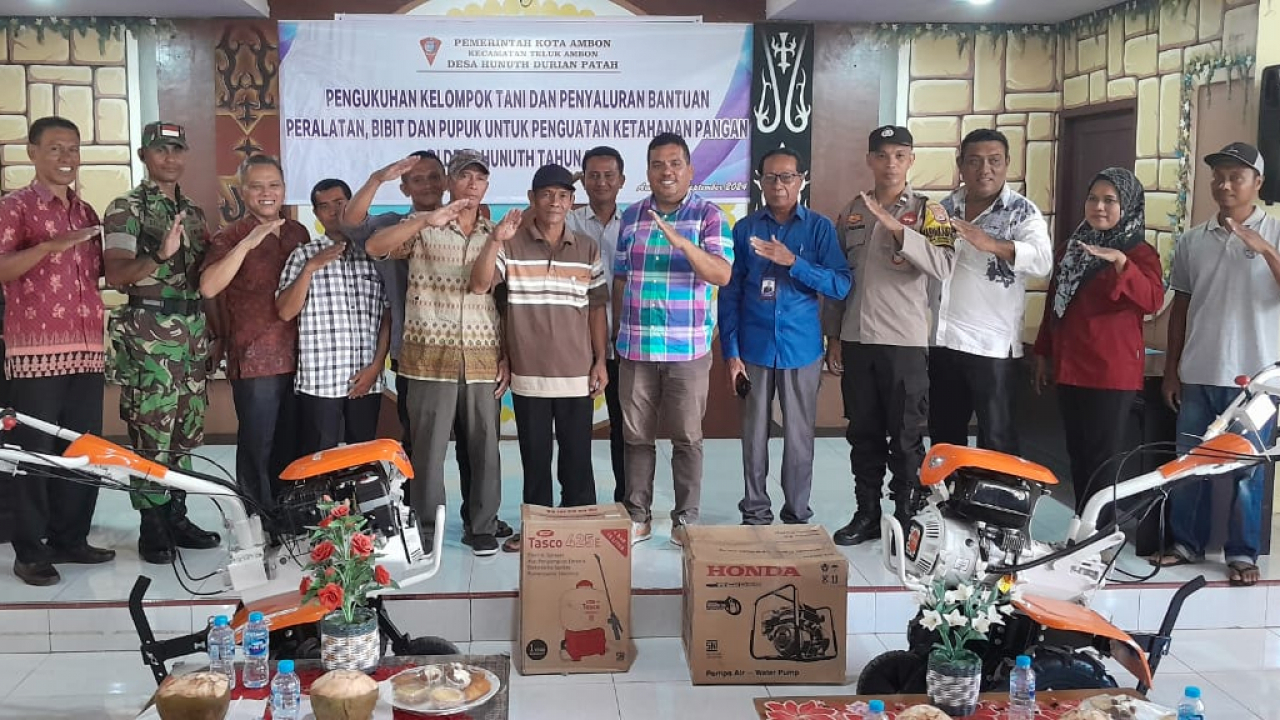 Peresmian Enam Kelompok Tani dan Penyerahan Bantuan di Desa Hunuth