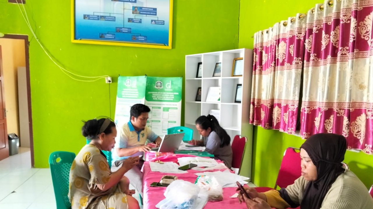 Input Data Cek Kesehatan Gratis, Kades Aha Gandeng Kader Posyandu